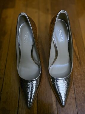 MICHAEL Michael Kors Amara Metallic Leather Pointed-Toe Pumps - Gold